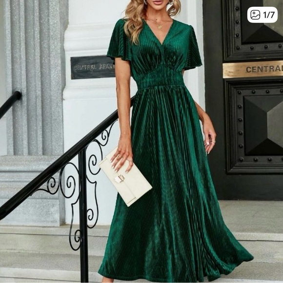 . Dresses & Skirts - Green V-Neck Butterfly Sleeve Maxi Dress